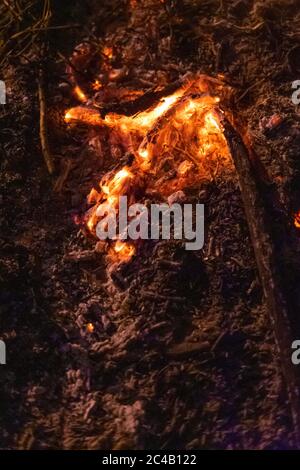 Brennende Asche Textur von oben. Stockfoto