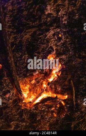 Brennende Asche Textur von oben. Stockfoto