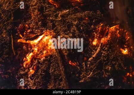 Brennende Asche Textur von oben. Stockfoto