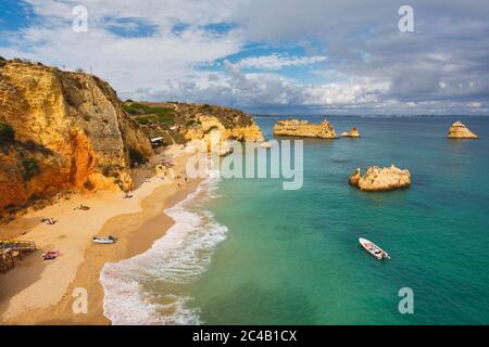 Lagos, Algarve, Portugal. Praia de Dona Ana. Dona Ana Strand. Stockfoto