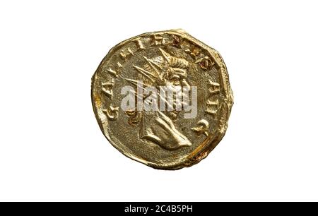 Römische Gold Aureus Replik Münze Vorderseite des römischen Kaisers Gallienus 253AD-268AD Ausschnitt und isoliert auf weißem Hintergrund Stockfoto