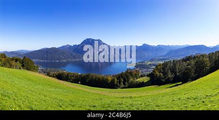 Panoramablick vom Gmundnerberg nach Gmunden, Altmünster, Traun und Traunstein, Salzkammergut, Oberösterreich, Österreich Stockfoto