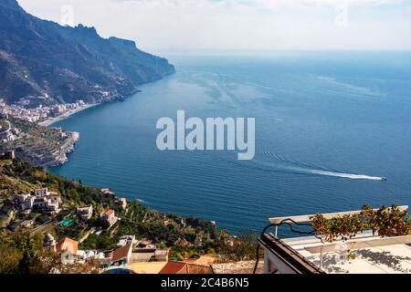 Schönes Panorama von Ravello, Salerno, in der Provinz Salerno, an der Amalfiküste Stockfoto