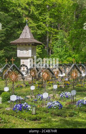Gedenkstein und Friedhof der Congregatio Mariana Sacerdotalis, Waldfriedhof, München, Oberbayern, Bayern, Deutschland Stockfoto