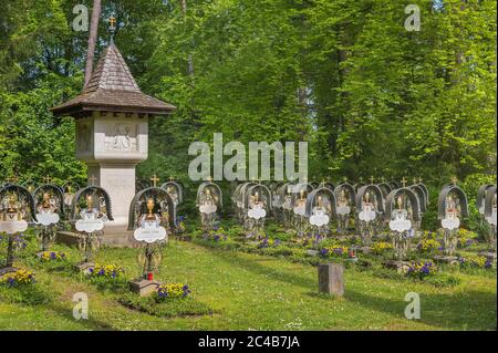 Gedenkstein und Friedhof der Congregatio Mariana Sacerdotalis, Waldfriedhof, München, Oberbayern, Bayern, Deutschland Stockfoto