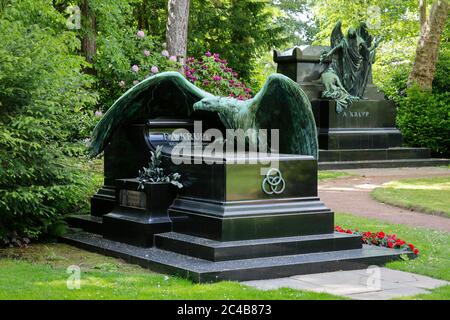 Grab von Friedrich Alfred Krupp, Familienfriedhof der Industriellenfamilie Krupp, Bredeney Friedhof, Essen, Ruhrgebiet, Nordrhein-Westfalen Stockfoto