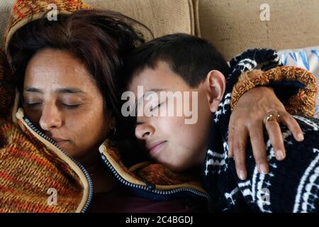 Mutter und Sohn, die in london schlummern, U Stockfoto