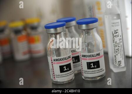 Notfalldienste des Abbeville Krankenhauses, COVID Bereich, Pflege und Untersuchungen durch Krankenschwestern, Ärzte und Pflegepersonal durchgeführt. AMOXICILLIN (an Stockfoto