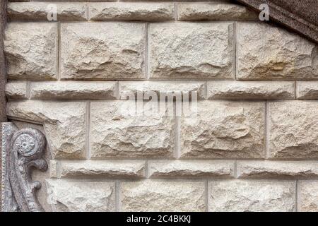 Textur einer Wand aus einem Stein rustication eines Gebäudes im Retro-Stil, Nahaufnahme. Stockfoto