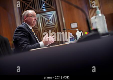 Der amtierende US-Kommissar für Zoll- und Grenzschutz (CBP) Mark Morgan bezeugt bei einer Anhörung des US-Senats für die Überwachung des Homeland Security and Governmental Affairs Committee, bei der die US-Zollbehörde (CBP) auf dem Capitol Hill in Washington, USA, am 25. Juni 2020 untersucht wird.Quelle: Alexander Drago/Pool via CNP Stockfoto