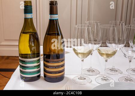 Weinprobe beim Rheingau Gourmet Festival Stockfoto