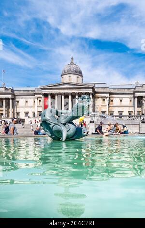 Trafalgar Square und die National Gallery an einem sonnigen Sommertag