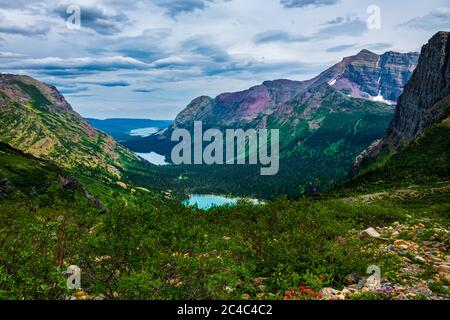 2630 BLICK nach Süden vom Grinnell Glacier mit Grinnell Lake und Lake Josephine unter stürmischem Himmel Stockfoto