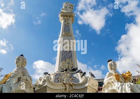 TRIER, DEUTSCHLAND - 13. September 2019 - der Sankt Georgsbrunnen (kurz: Georgsbrunnen) ist ein Brunnen im Trierer Stadtteil Gartenfeld. Es gilt als o Stockfoto