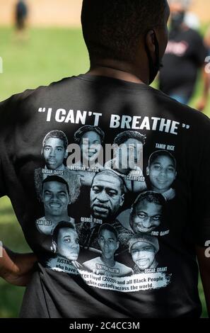 Hunderte versammelten sich am 19. Juni (Juni) im Town Field Park im Stadtteil Dorchester von Boston Massachusetts. 2020 Stockfoto