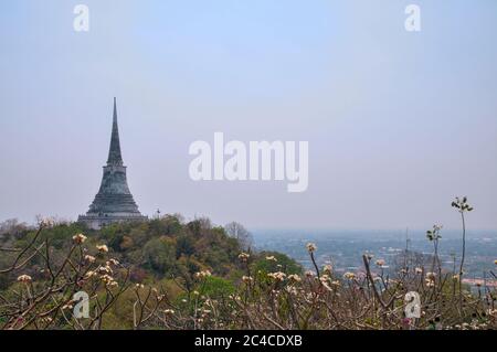 Ein Blick auf Phra That Chom Phet im Phra Nakhon Khiri Historical Park in Petchaburi, Thailand Stockfoto