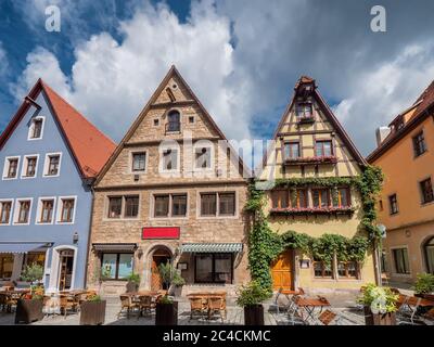 Kleine Straßen und alte Häuser in Rothenburg ob der Tauber Stockfoto