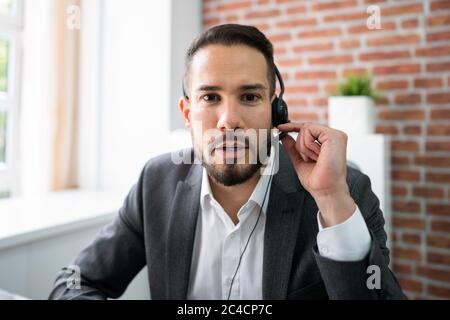 Kundendienstmitarbeiter Im Call Center Stockfoto