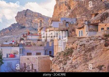 Maloula, Maalula, Dorf mit dem Kloster Mar Sarkis, St. Sergius auf dem Gipfel des Hügels, Syrien Stockfoto