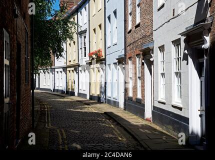 Prince Street, eine schmale Gasse mit Reihenhäusern, Hull, Humberside, East Yorkshire, England Großbritannien Stockfoto