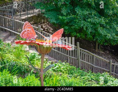 Der majestätische Botanische Garten auf Schloss Trauttmansdorff, bei Meran in Südtirol, Norditalien, 8. Juni 2020 Stockfoto