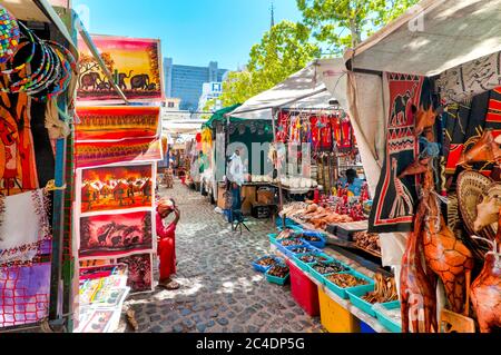 Greenmarket Square ist ein historischer Platz im Zentrum der Altstadt von Kapstadt, Südafrika Stockfoto