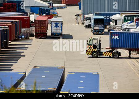 Tesco Lebensmittelauslieferungszentrum Daventry International Rail Freight Terminal DIRFT 2 Schiene Straße intermodale Güterterminal Lagergut Northa Stockfoto