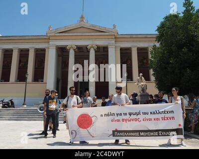 Athen, Griechenland. Juni 2020. ? die Musiker protestieren in Athen und fordern Unterstützung von der Regierung. (Foto von George Panagakis/Pacific Press) Quelle: Pacific Press Agency/Alamy Live News Stockfoto