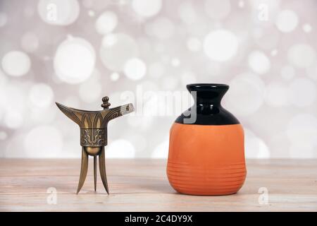 Chinesische Spirituosen und Kupferweingläser Stockfoto