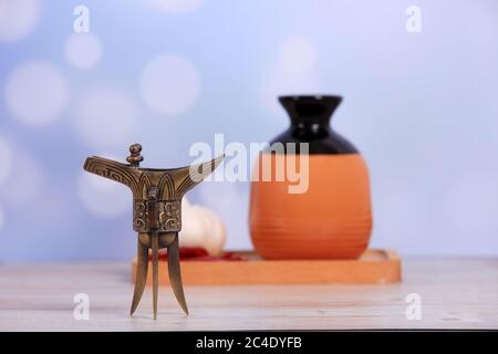 Chinesische Spirituosen und Kupferweingläser Stockfoto