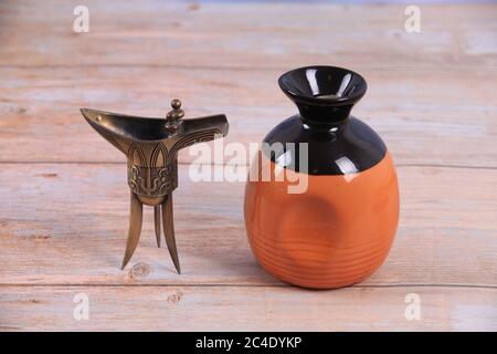 Chinesische Spirituosen und Kupferweingläser Stockfoto