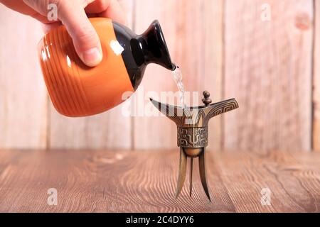 Chinesische Spirituosen und Kupferweingläser Stockfoto