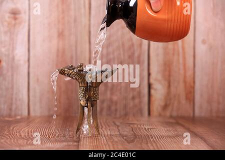 Chinesische Spirituosen und Kupferweingläser Stockfoto