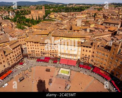 Luftaufnahme der Piazza del Campo und der Fonte Gaia. Siena. Italien Stockfoto