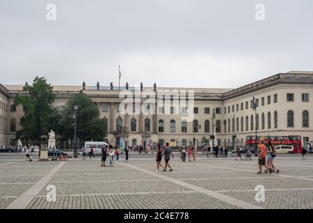 Rechtswissenschaftliche Fakultät der Humboldt-Universität am Bebelplatz in Berlin., Deutschland. Stockfoto