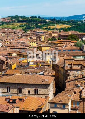 Luftaufnahme der Terrakotta-Dächer von Siena. Siena. Italien. Stockfoto