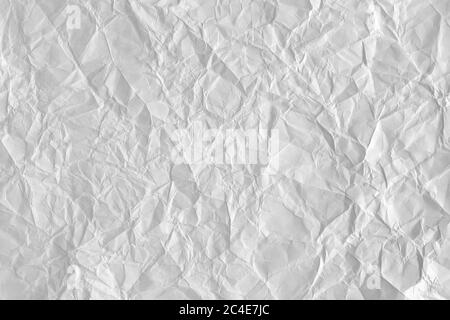 Der Hintergrund ist weiß. Papierstruktur mit Knicken und Beulen, alt und verfallenen. Stockfoto