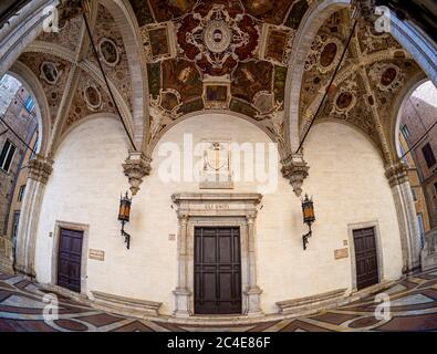 Loggia della Mercanzia. Siena, Italien Stockfoto