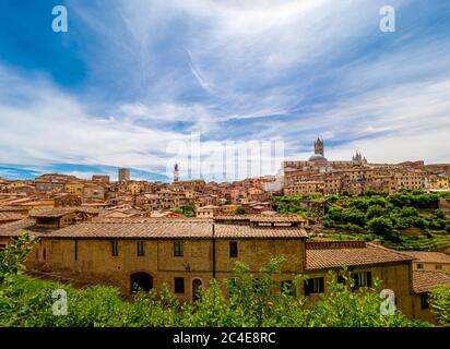 Die Kathedrale und Torre del Mangia in der Stadt Siena. Italien. Stockfoto