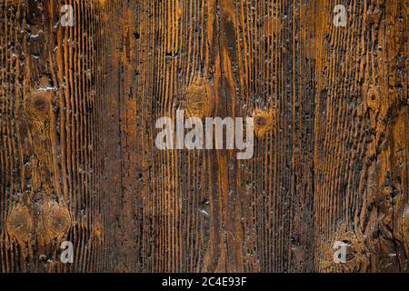 Antike Holztür, Holzstruktur. Verwitterte, gealterte Platine. Grunge-Konzept. Makro, Nahaufnahme Stockfoto