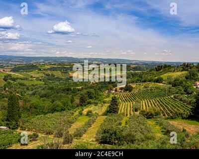 Luftaufnahme eines Weinguts in San Gimignano, Toskana, Italien. Stockfoto