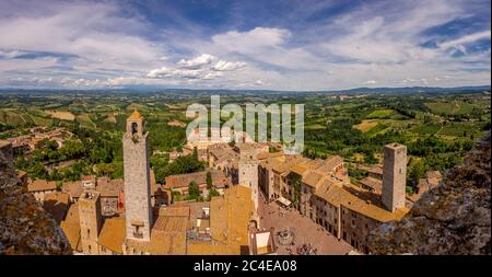 Panorama-Luftaufnahme von San Gimignano, Toskana, Italien. Stockfoto