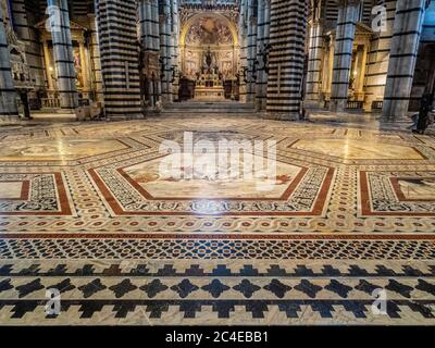 Der eingelegte Marmormosaik Querschiff Boden der Kathedrale von Siena. Italien. Stockfoto