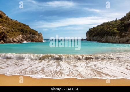Strand in Paleokastritsa in der Nähe des Klosters in Korfu, Griechenland Stockfoto