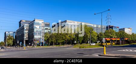 Warschau, Mazovia / Polen - 2020/05/21: Bürokomplex Platinium Business Park in der Domaniewska 42/44 in Sluzew Przemyslowy - Industrieviertel Sluzew Stockfoto