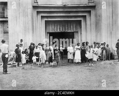 Eintritt zum Flüchtlingslager auf dem Messegelände nach dem Rennen Riot, Tulsa, Oklahoma, USA, American National Red Cross Photograph Collection, Juni 1921 Stockfoto