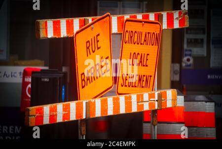 Montreal, Quebec, Kanada, 26. Juni 2020.Bau- und Umleitungsschilder in der Innenstadt von Montreal..Kredit:Mario Beauregard/Alamy News Stockfoto