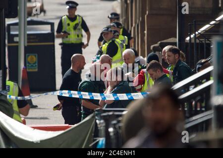 Glasgow, Schottland, Großbritannien. Juni 2020. Bild: In Glasgow wurde ein großer Polizeivorfall erklärt, da 6 Personen gestochen wurden, darunter ein Polizist und die Polizei, die den Angreifer bei einem größeren Vorfall im Park Inn in der West George Street, in dem Asylbewerber aufgenommen werden, erschossen hat. Quelle: Colin Fisher/Alamy Live News Stockfoto