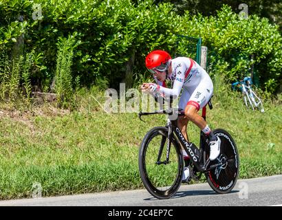 Bosdarros, Frankreich - 19. Juli 2019: Der italienische Radfahrer Fabio Aru vom Team VAE Emirates fährt während der Etappe 13, Einzelzeitfahren, von Le Tour de Fra Stockfoto