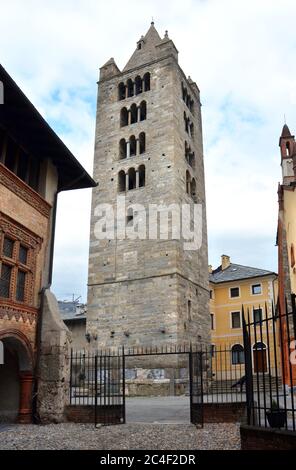 Aosta, Aostatal, Italien-der Glockenturm der Stiftskirche von Sant'Orso. Stockfoto